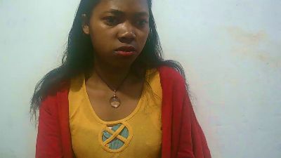 Sandratriniaina live cam on Cam4