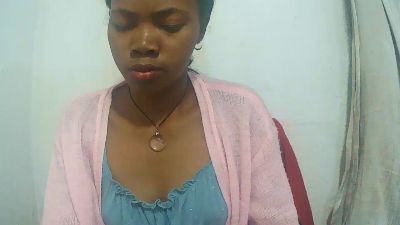 Sandratriniaina live cam on Cam4