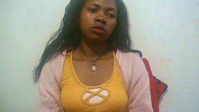Sandratriniaina live cam on Cam4