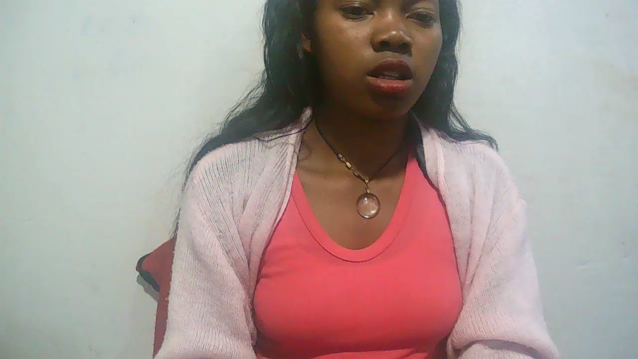 Sandratriniaina live cam on Cam4