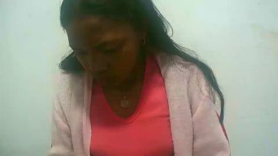 Sandratriniaina live cam on Cam4