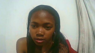 Sandratriniaina live cam on Cam4