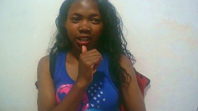 Sandratriniaina live cam on Cam4