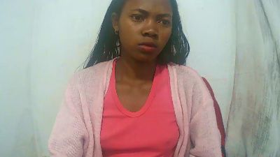 Sandratriniaina live cam on Cam4