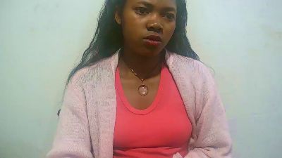 Sandratriniaina live cam on Cam4