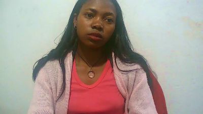 Sandratriniaina live cam on Cam4
