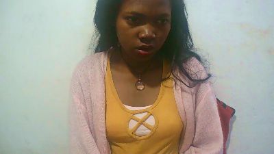 Sandratriniaina live cam on Cam4