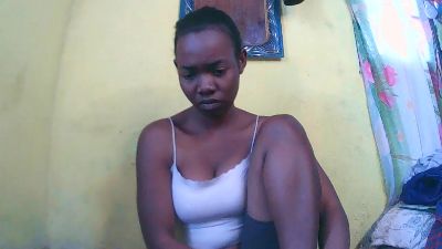 Sandrine05 live cam on Cam4