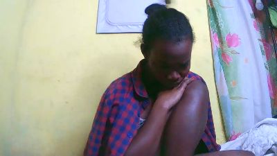 Sandrine05 live cam on Cam4