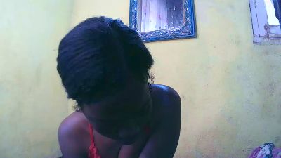 Sandrine05 live cam on Cam4