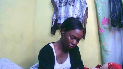 Sandrine05 live cam on Cam4