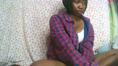 Sandrine05 live cam on Cam4