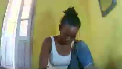 Sandrine05 live cam on Cam4