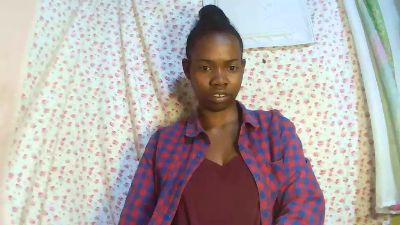 Sandrine05 live cam on Cam4