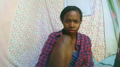 Sandrine05 live cam on Cam4