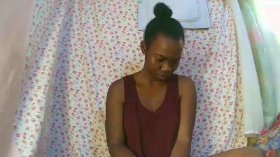 Sandrine05 live cam on Cam4