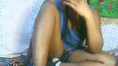 Sandrine05 live cam on Cam4