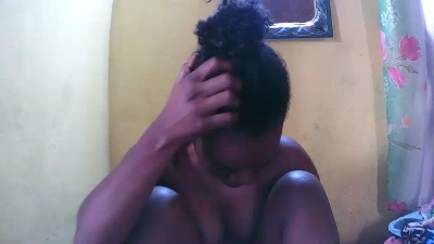 Sandrine05 live cam on Cam4
