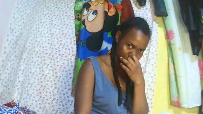 Sandrine05 live cam on Cam4