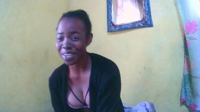 Sandrine05 live cam on Cam4