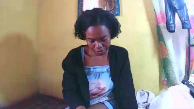 Sandrine05 live cam on Cam4
