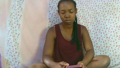 Sandrine05 live cam on Cam4