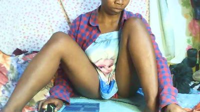 Sandrine05 live cam on Cam4