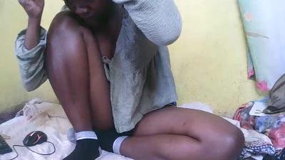 Sandrine05 live cam on Cam4
