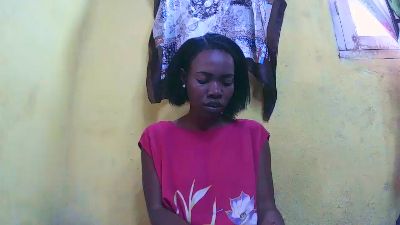 Sandrine05 live cam on Cam4