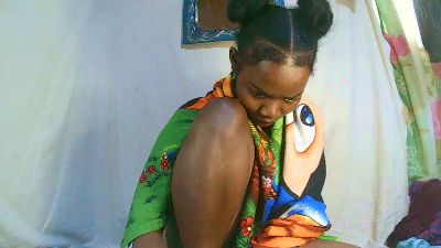 Sandrine05 live cam on Cam4