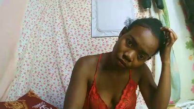 Sandrine05 live cam on Cam4