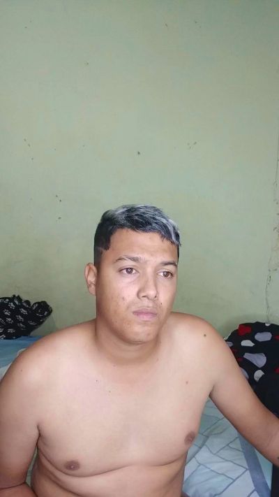 Santi_0423 live cam on Cam4