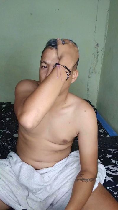 Santi_0423 live cam on Cam4