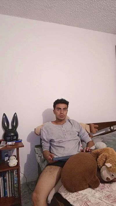 le modèle Santiago_luxx est en webcam porno dans un show sur le site cam4, il possède les tags suivants: 