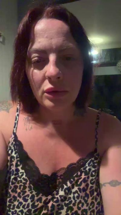 Saphire82 live cam on Cam4