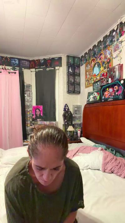 SaraLaw22 live cam on Cam4