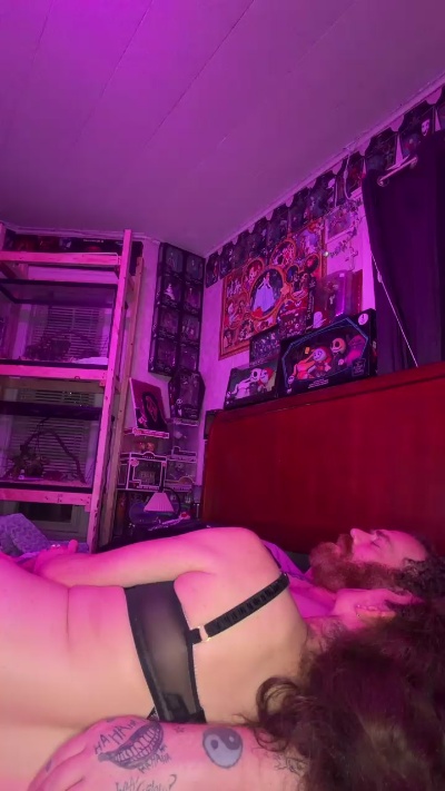 SaraLaw22 live cam on Cam4