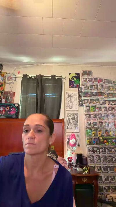 SaraLaw22 live cam on Cam4