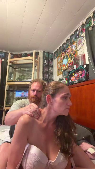 SaraLaw22 live cam on Cam4