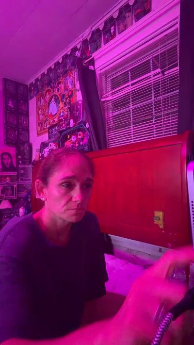 SaraLaw22 live cam on Cam4