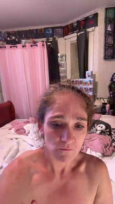 SaraLaw22 live cam on Cam4