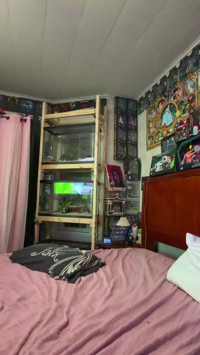 SaraLaw22 live cam on Cam4