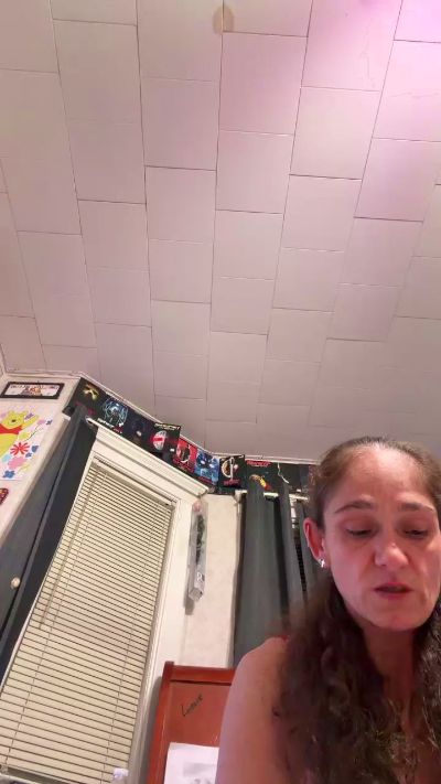 SaraLaw22 live cam on Cam4