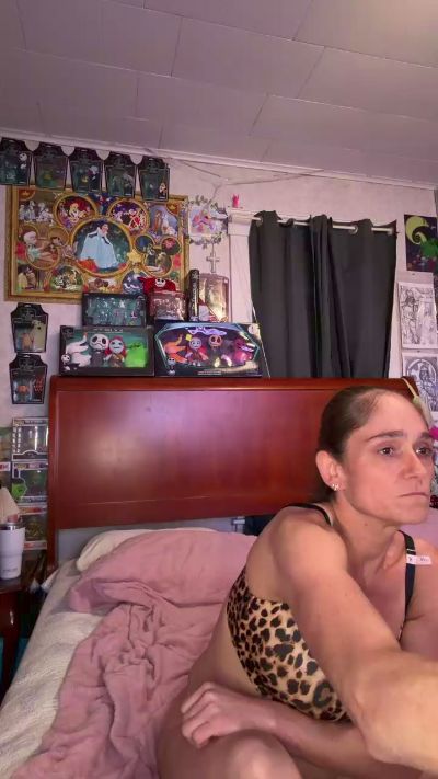 SaraLaw22 live cam on Cam4