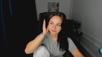 SaraQwerny live cam on Cam4