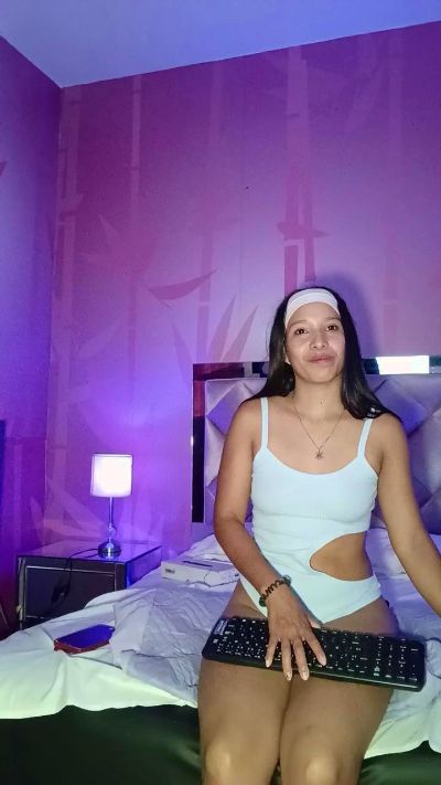 Sara_Myers live cam on Cam4
