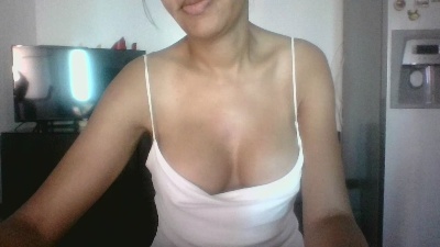 Saraaa96 live cam on Cam4