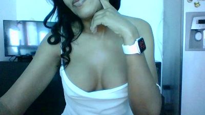Saraaa96 live cam on Cam4