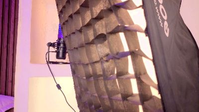 Saracollins1 live cam on Cam4