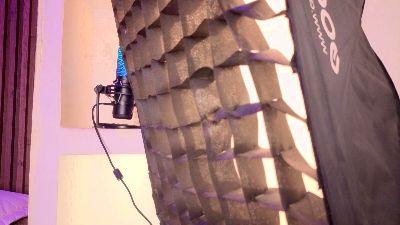 Saracollins1 live cam on Cam4